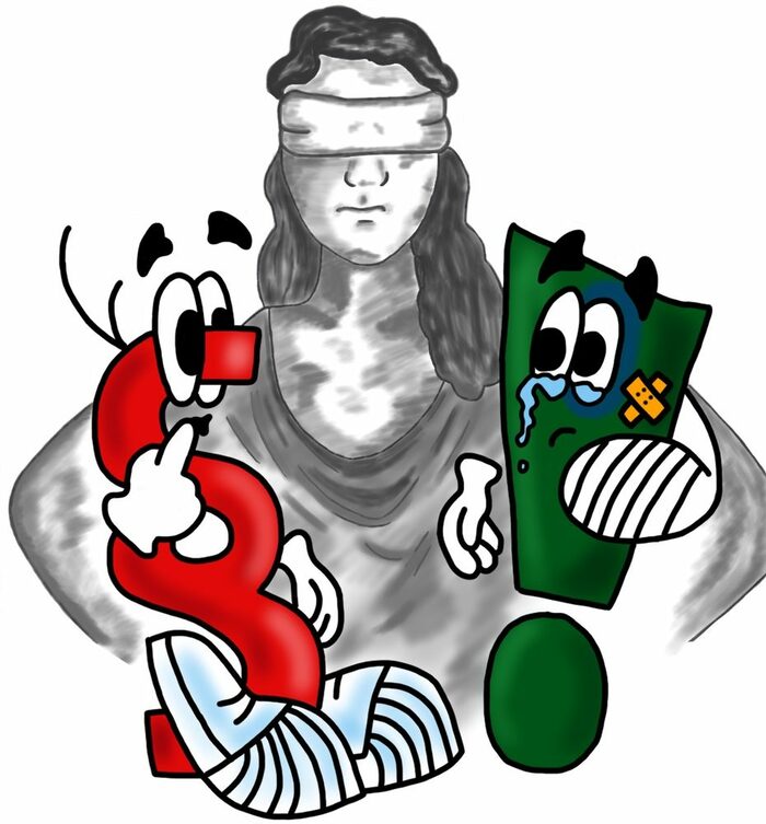 Eine Handzeichnung ist dargestellt. Die Figur des Justizia steht hinter zwei personifizierten Zeichen und hat die Hände in die Hüfte gestämmt. Das rote Paragraphenmännchen mit Augen, Händen und Füßen spricht mit dem grünen Ausrufezeichen, welches einen Gips um seine linke Hand trägt und ein Pflaster auf der Wange. Es hat Tränen in den Augen.