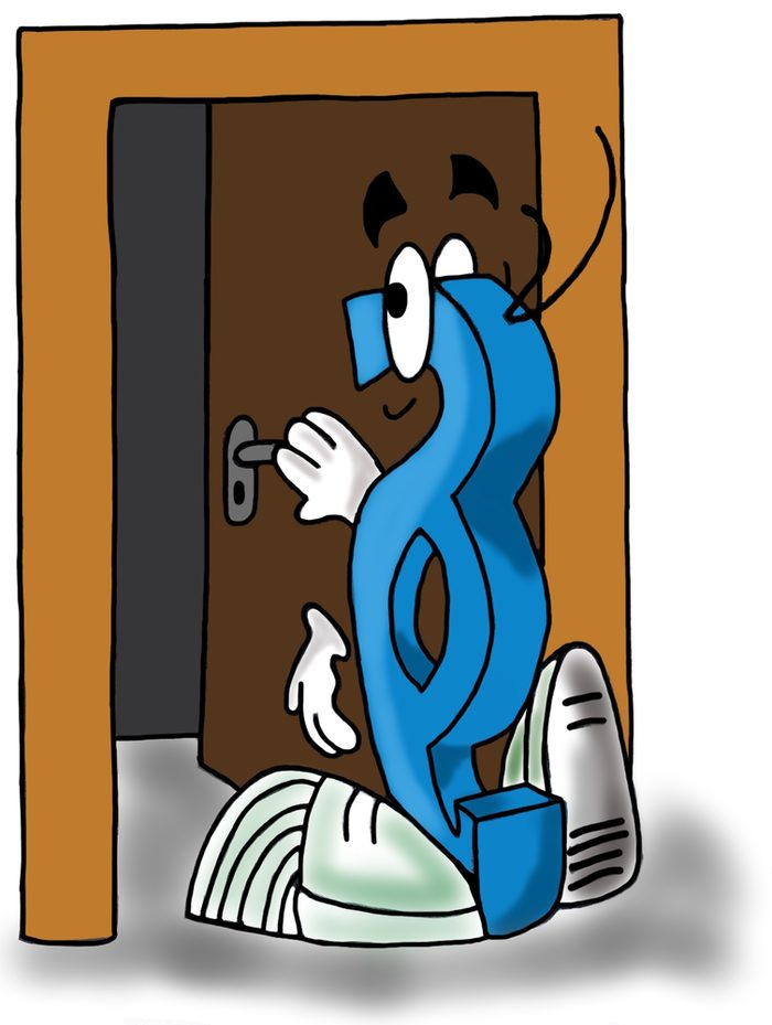 Eine Handzeichnung ist dargestellt. Ein blaues Paragraphenmännchen mit Augen, Füßen und Händen schreitet durch eine hölzerne Tür.